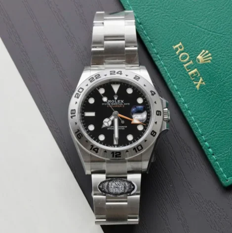 Dong-Ho-Rolex-Explorer-II-226570-Rep-11-Cao-Cap-Nhat-Mat-Den-Nha-May-Clean-42mm-6-768×773-1